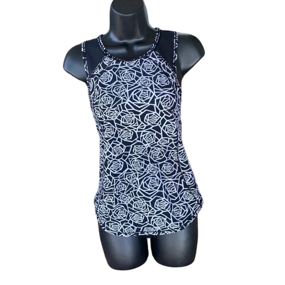 Lululemon RARE women's Posey black & white the sculp activewear tank size 8